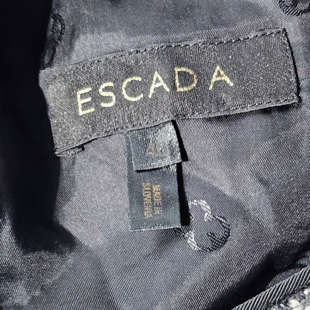 Escada  - Picture 4 of 6